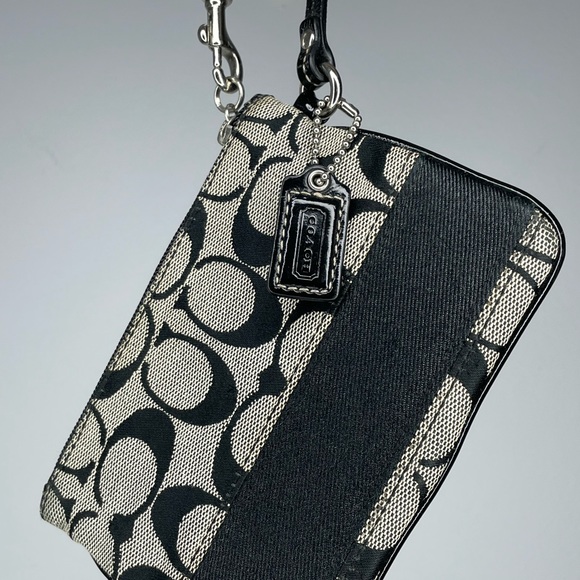 2010 Coach Monogram Jacquard Wristlet - Picture 5 of 8